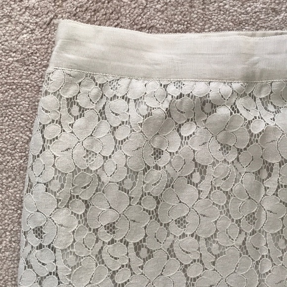 Tan lace pencil skirt - Picture 3 of 5
